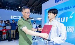 روبوت يلتحق ببرنامج دراسات عليا في جامعة صينية